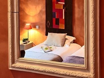 Logis Les Glycines Hotel 2*