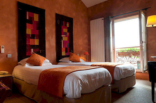 Logis Les Glycines Hotel